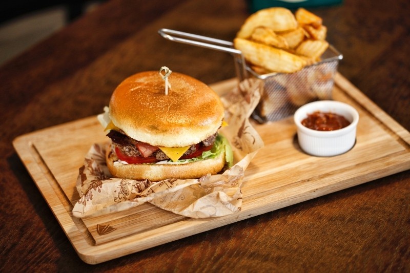 burger_potrefenahusa.jpeg