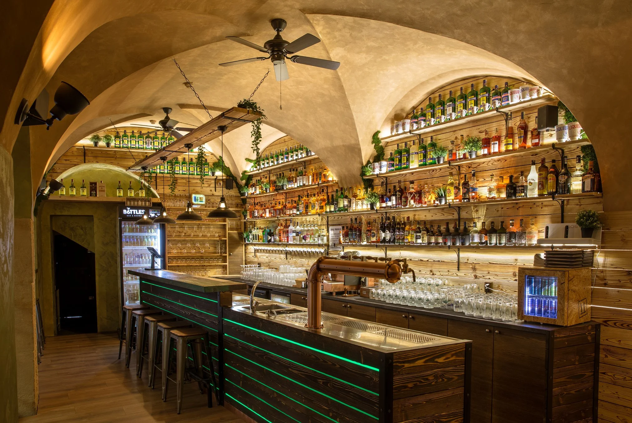 olomouc-bottles-bar.webp