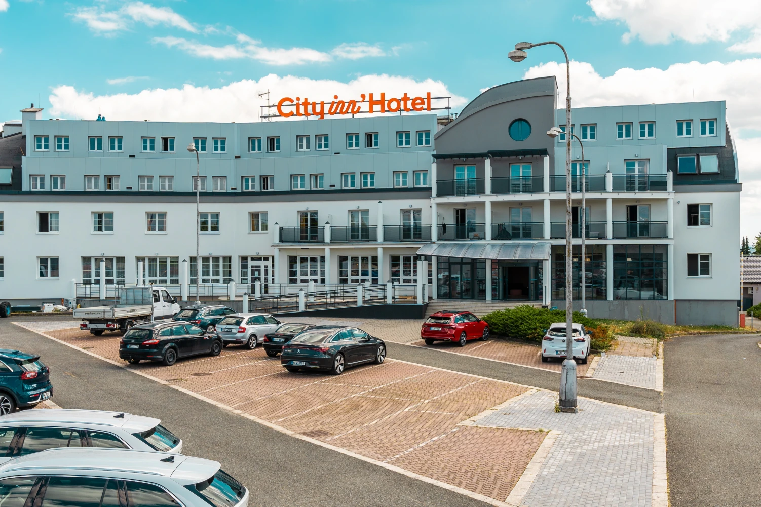 hotel-city-inn-parkování.webp