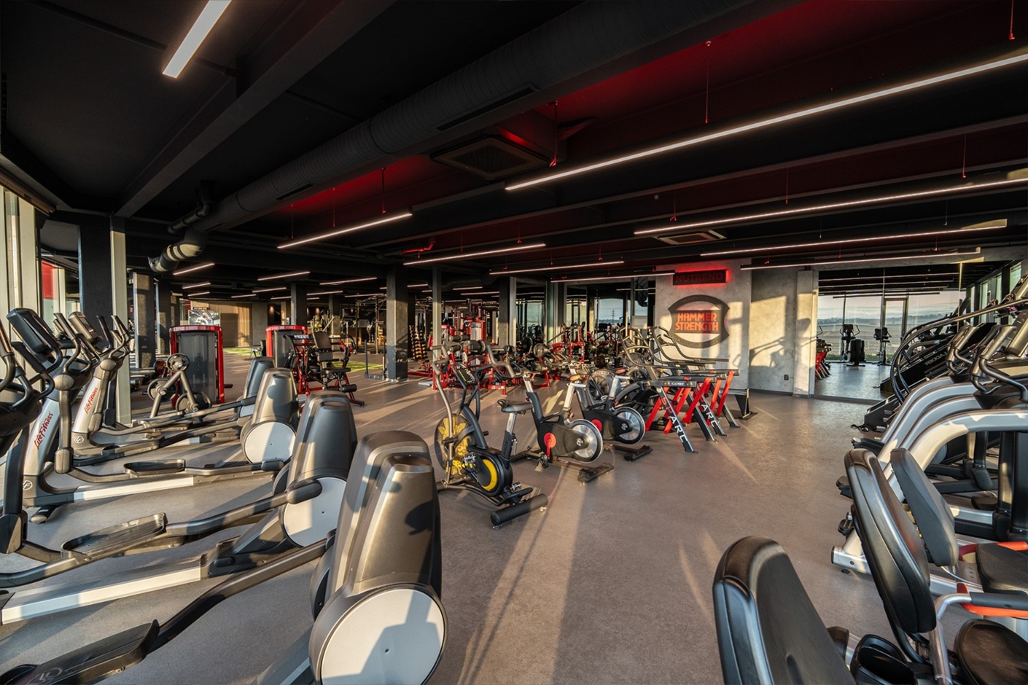 nutrend-world-fitness-posilovna-3.jpg