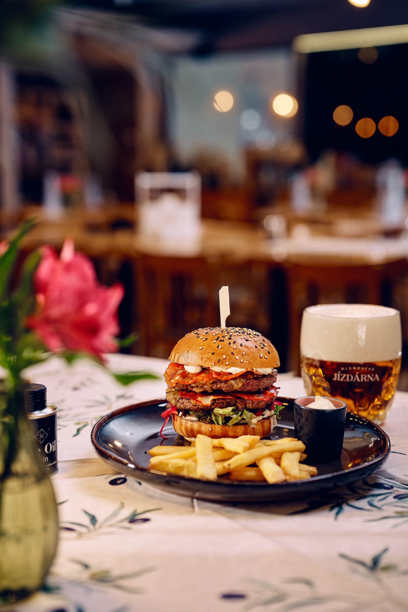 burger_jizdarna_kamzajitolomouc.jpg