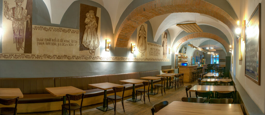 hanackahospoda_interier_kamzajitolomouc.jpg